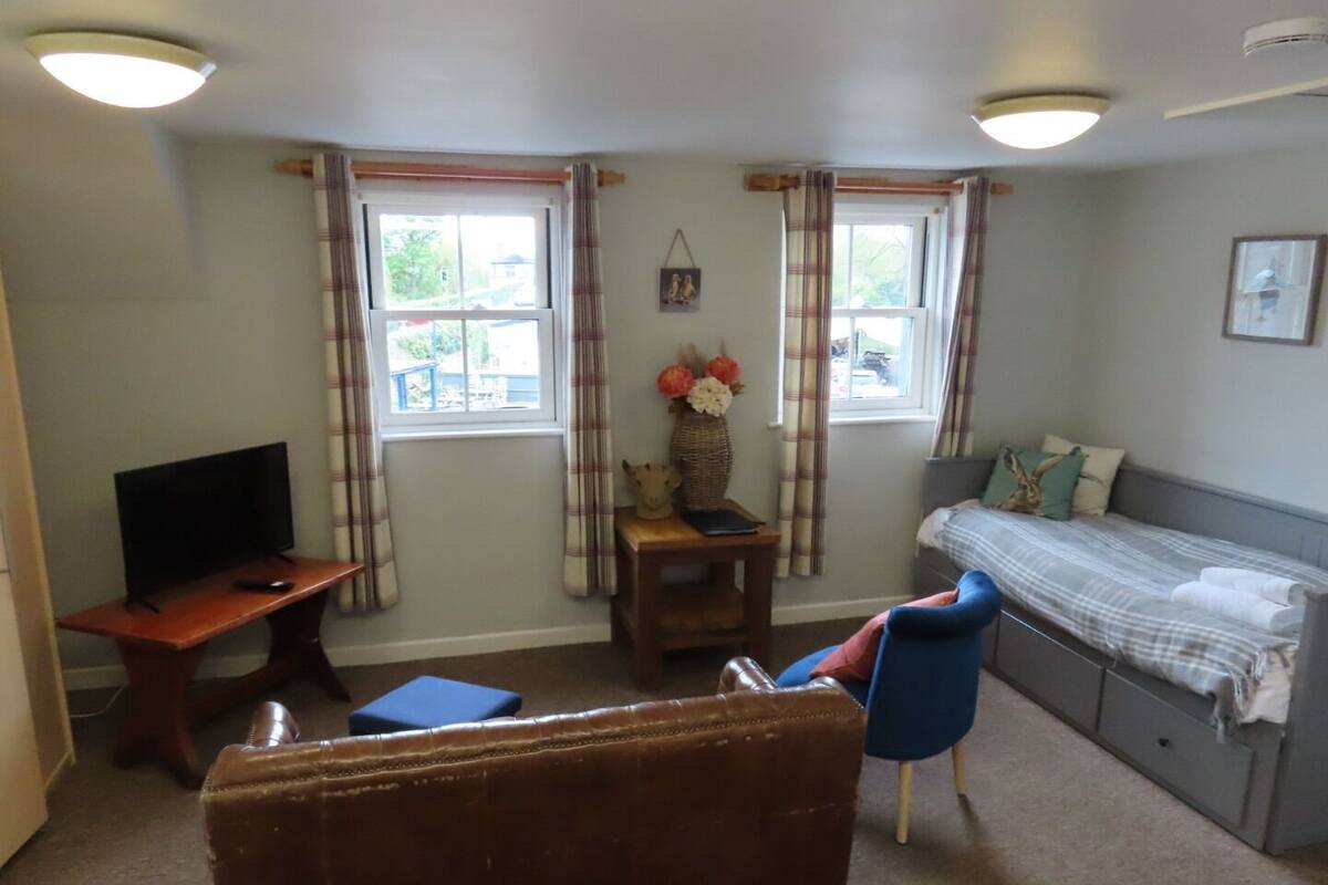 Deluxe Quadruple Room | 1 bedroom, free WiFi, bed sheets