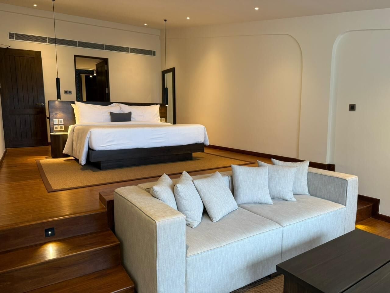 Coffres-forts dans les chambres, fer et planche à repasser