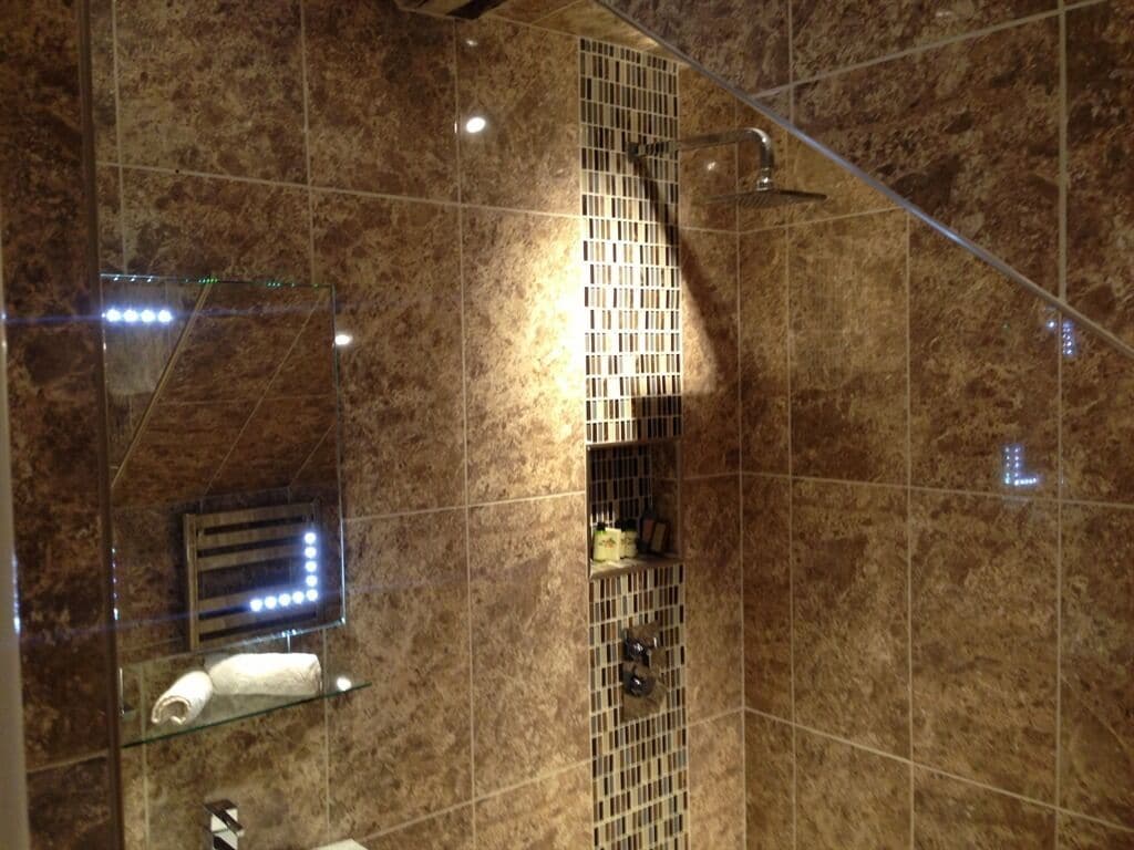 Double Room, Ensuite (Four Poster Bed) | Bathroom | Slippers