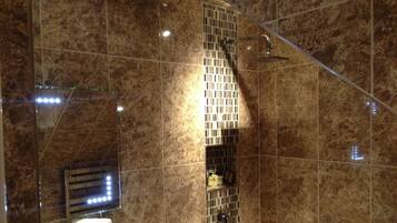 Double Room, Ensuite (Four Poster Bed) | Bathroom | Slippers