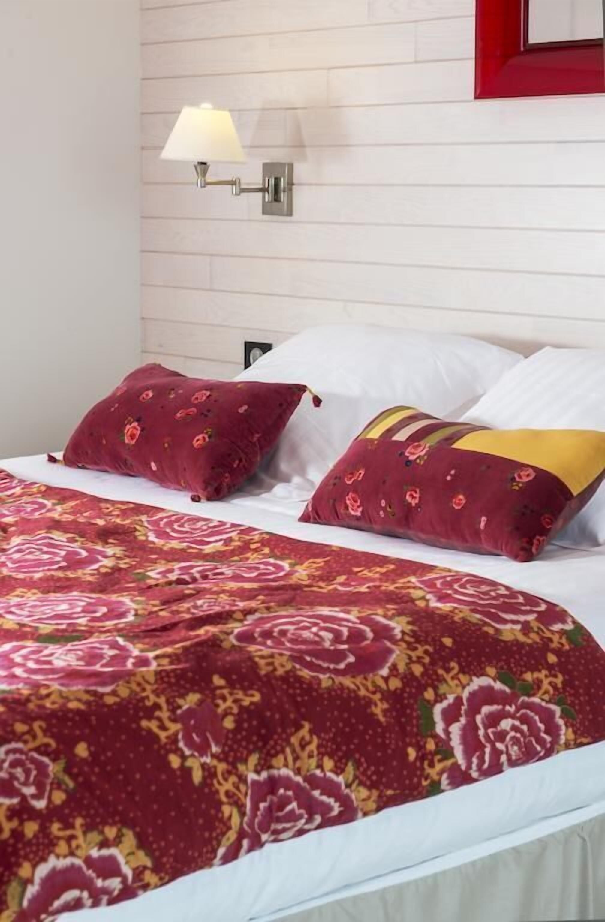 Premium bedding, Tempur-Pedic beds, minibar, in-room safe