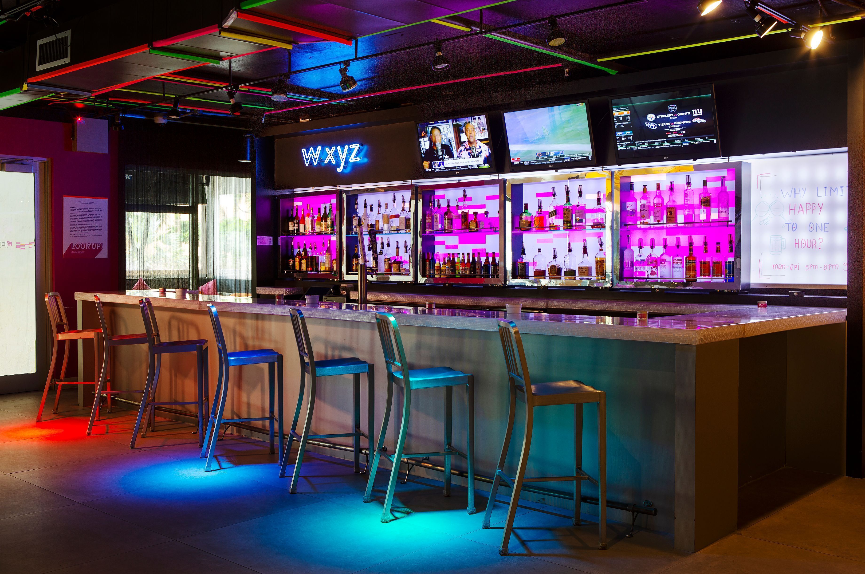 serves dinner and happy hour