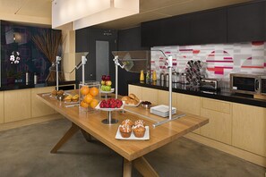 Dinner served, American cuisine