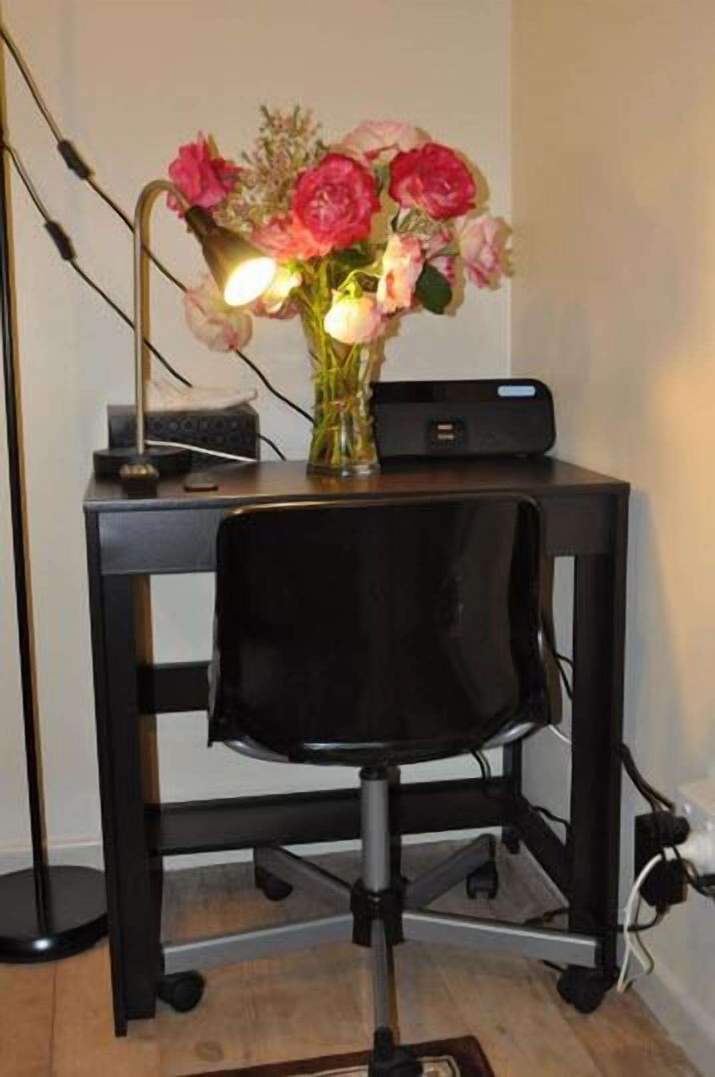 hotel suite queen | in-room business centre