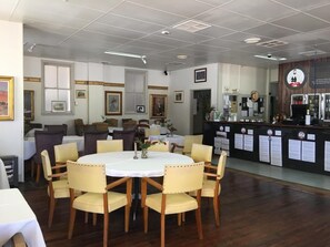 Lunch and dinner served - Club Boutique Hotel Cunnamulla (Cunnamulla)