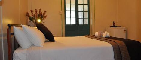 Svit - 2 sovrum - uteplats (Hotel) | Skrivbord, ljudisolering och gratis wi-fi