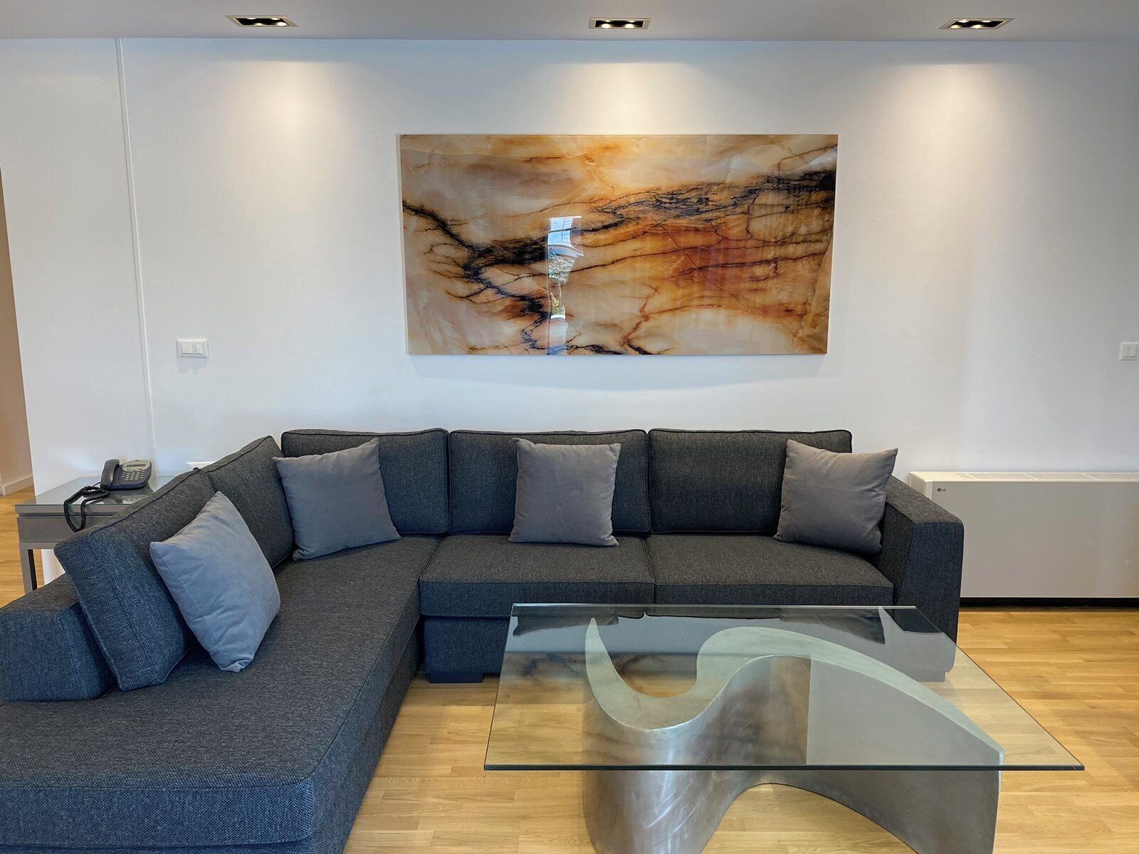 top-floor design suite | living area | 32-inch lcd tv with premium tv channels, tv