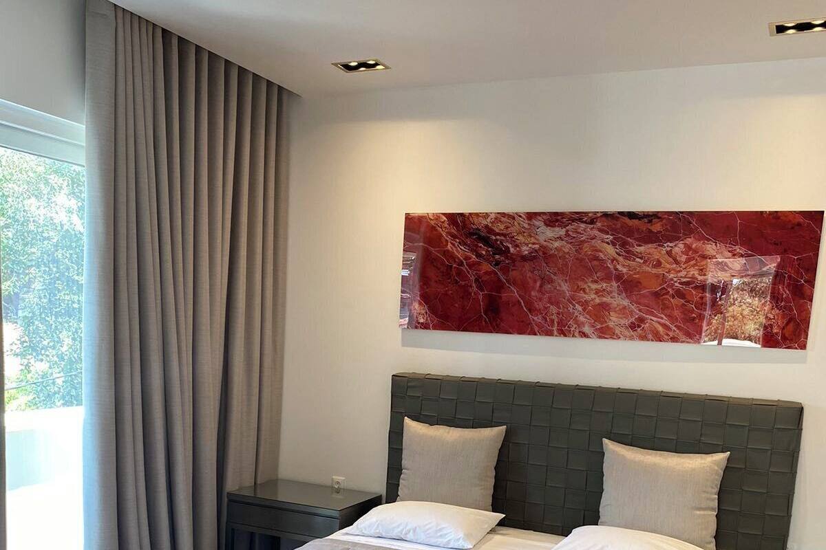 Top-Floor Design Suite | 高級寢具、迷你吧、客房內保險箱、書桌