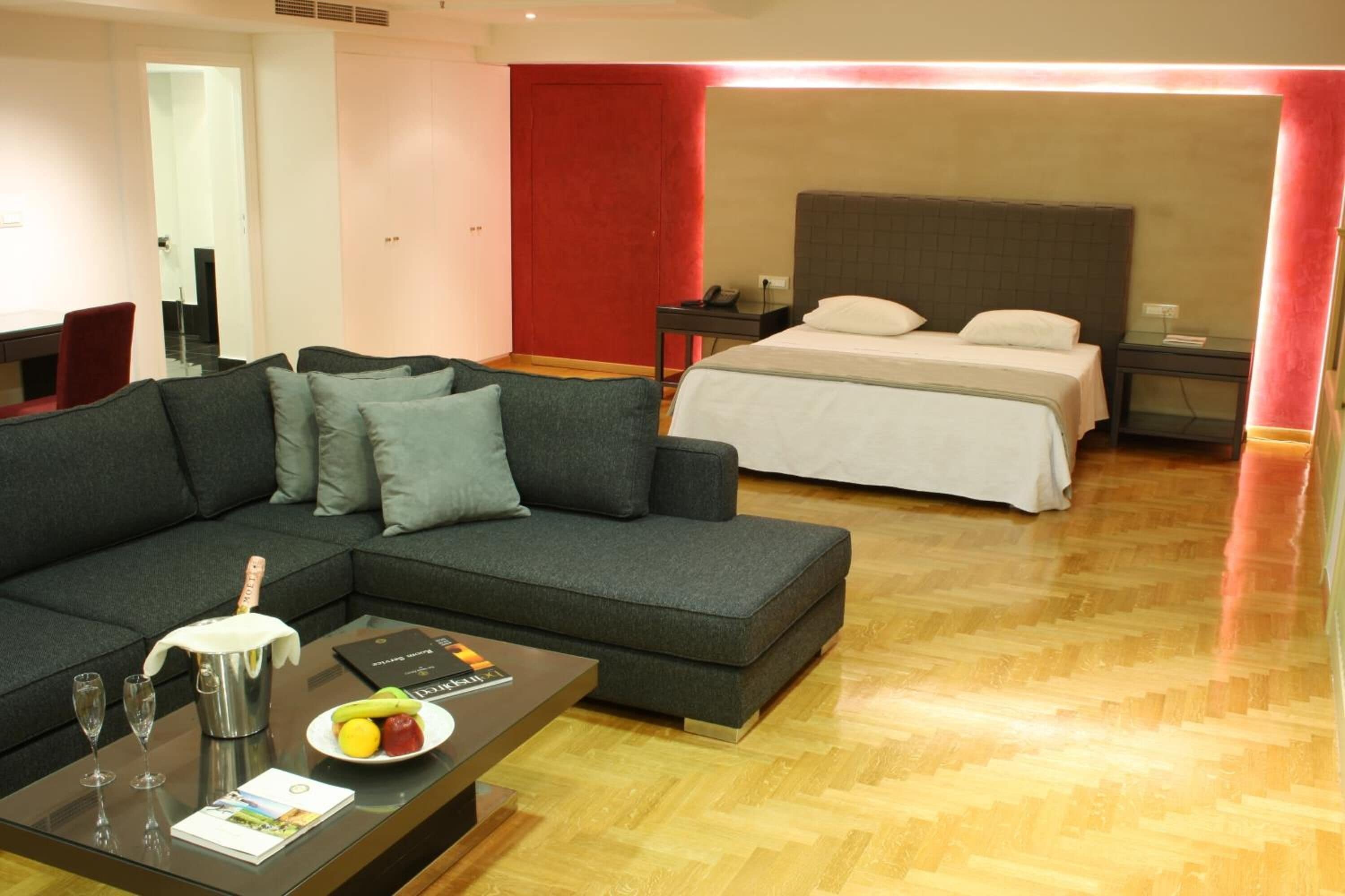 1 bedroom, premium bedding, minibar, in-room safe