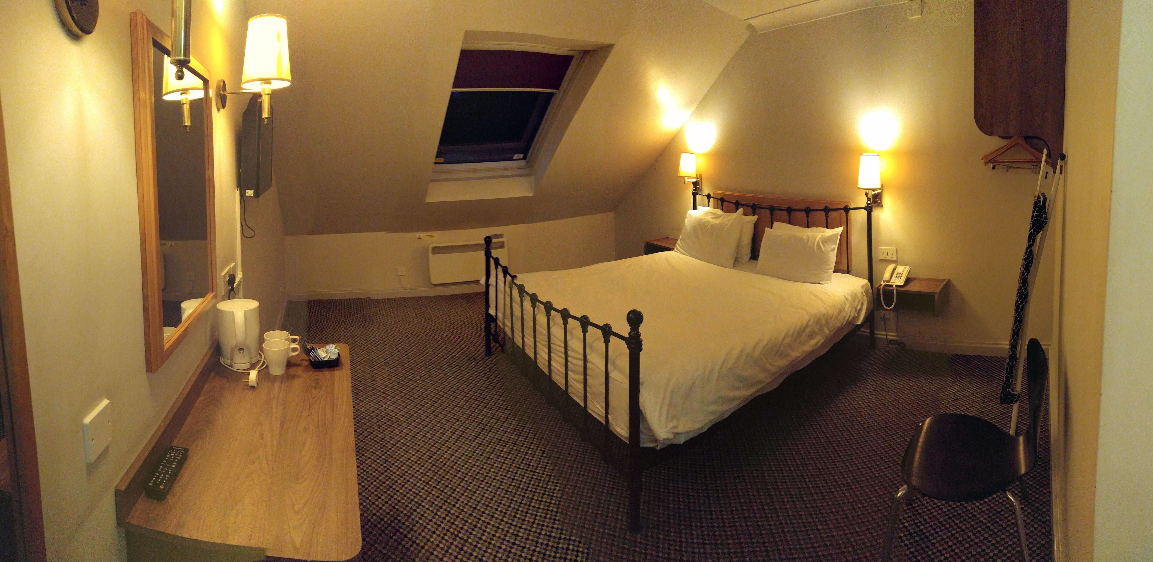 Double Room | 办公桌、熨斗/熨板、免费 WiFi、床单