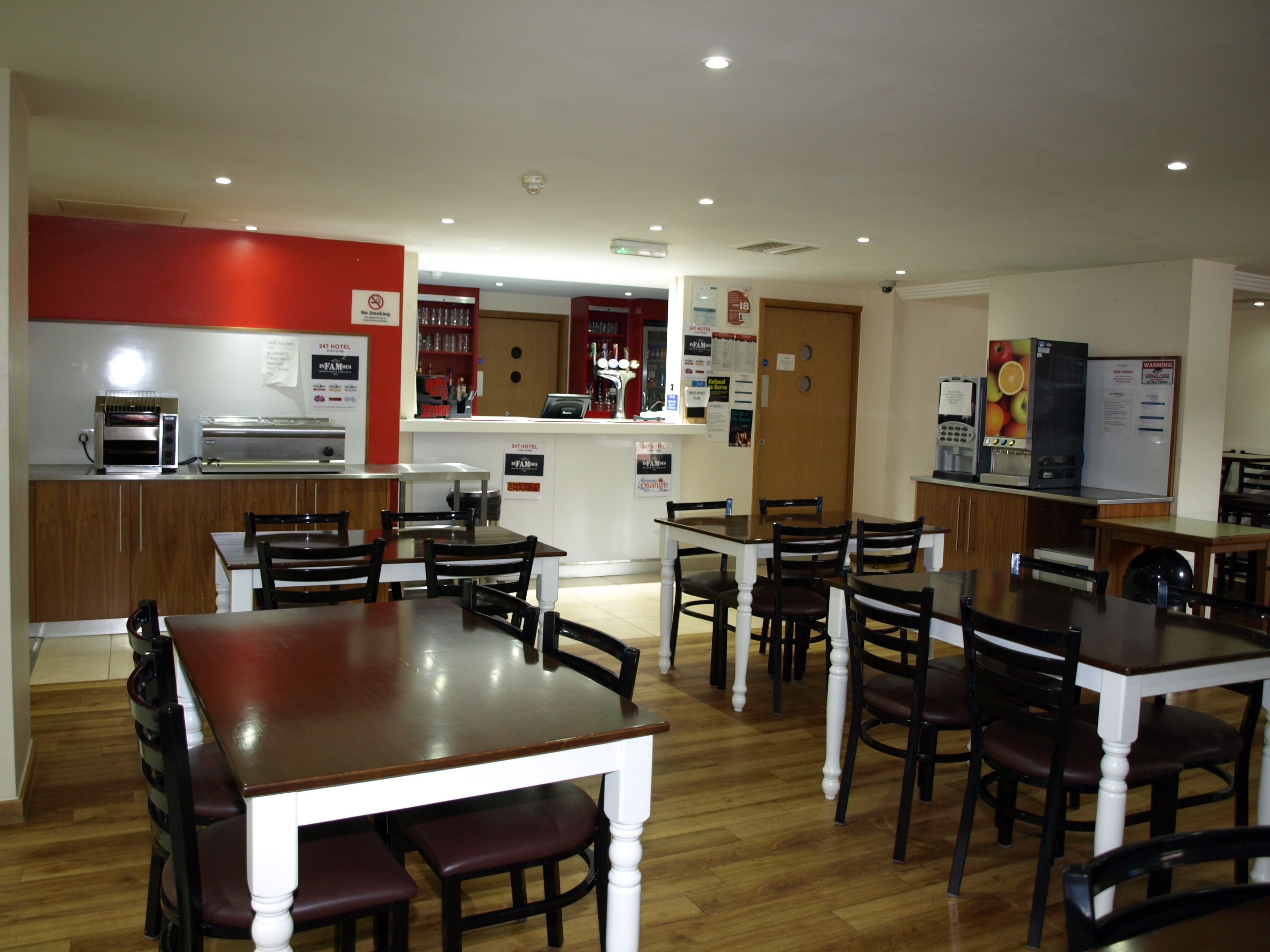 Se sirven desayunos, cenas y cocina europea moderna 