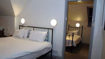 2 Suites Room | Desk, iron/ironing board, free WiFi, bed sheets