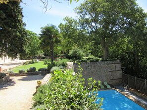 Seasonal outdoor pool, pool umbrellas, pool loungers - Hotel Château de Palaja (Palaja)