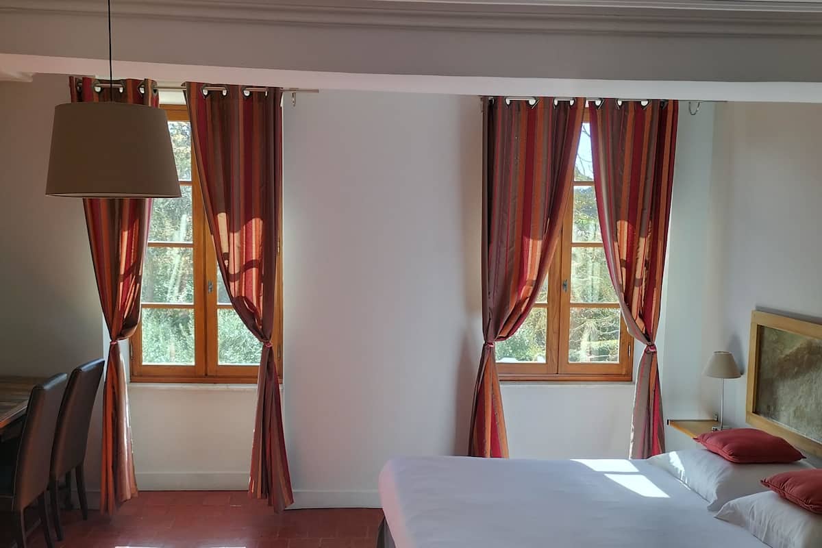Superior tweepersoonskamer, 1 queensize bed | Een minibar, een kluis op de kamer, individueel gedecoreerd