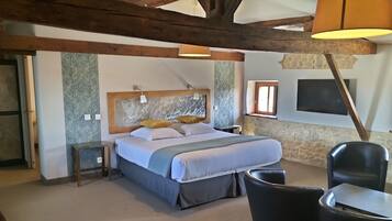 Suite Familiale, 2 chambres | Minibar, coffres-forts dans les chambres, décoration personnalisée