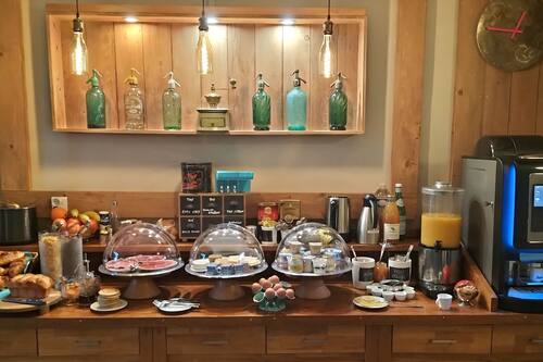 TĂ€gliches FrĂŒhstĂŒcksbuffet gegen GebĂŒhr