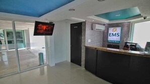 Pintu masuk properti