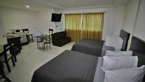 Kamar Double Deluks, 2 Tempat Tidur Double | Setrika/meja setrika, Wi-Fi gratis, dan seprai linen