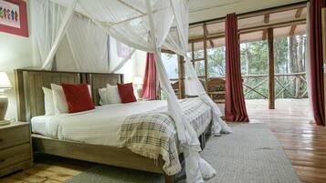 Deluxe Double or Twin Room, 1 Bedroom, Park View, Mountainside | In-room safe, desk