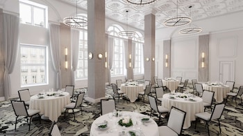 Meeting space at Hotel Flor Tampa Downtown, Tapestry Collection by Hilton