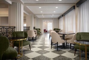 Daily cooked-to-order breakfast (USD 15 per person) - Hotel Flor Tampa Downtown, Tapestry Collection by Hilton (Tampa)