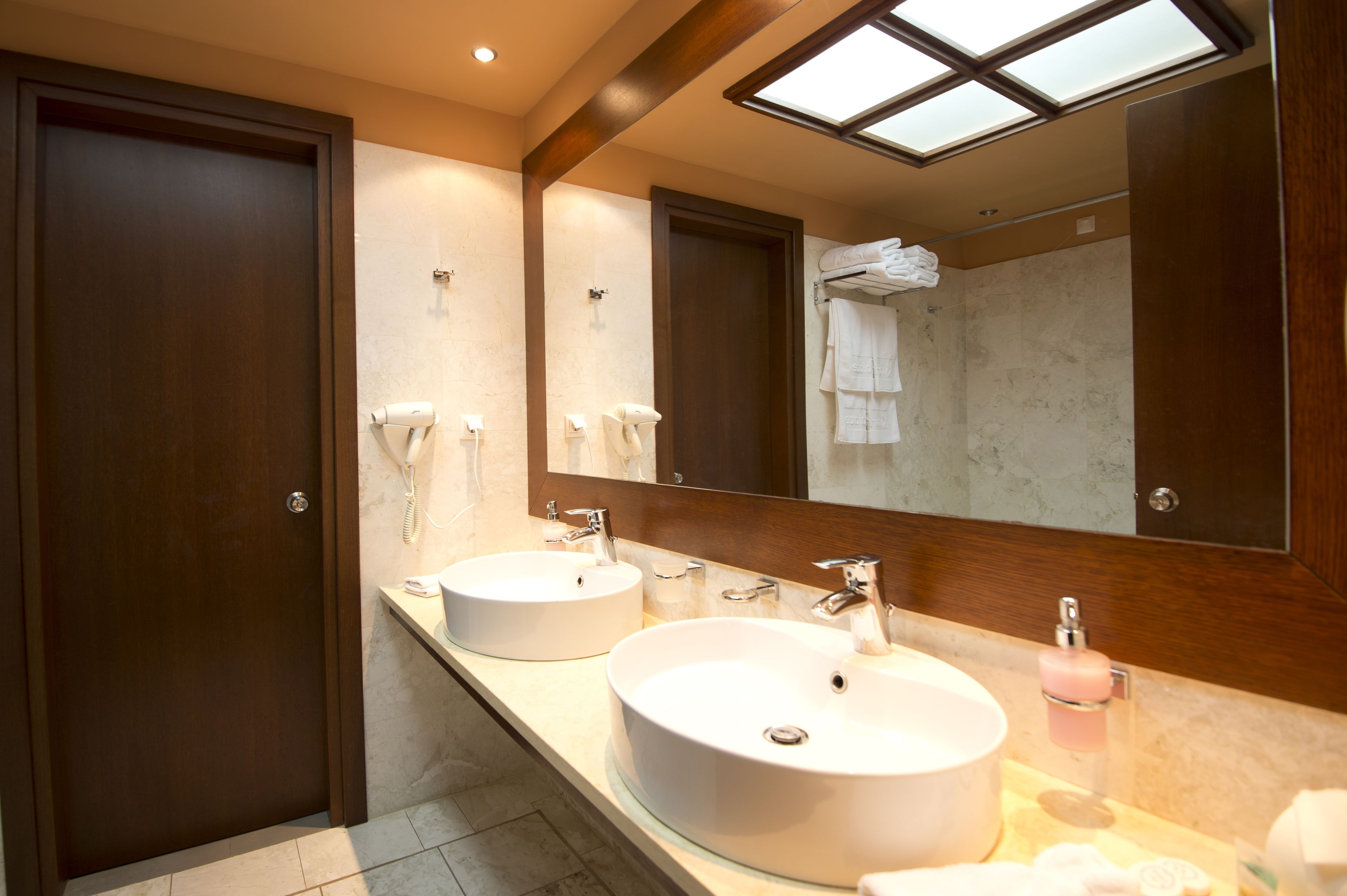 kastri suite | bathroom | combined shower/bathtub, free toiletries, hair dryer, bathrobes