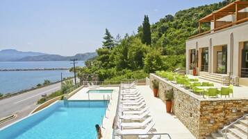 Outdoor pool, pool umbrellas, sun loungers