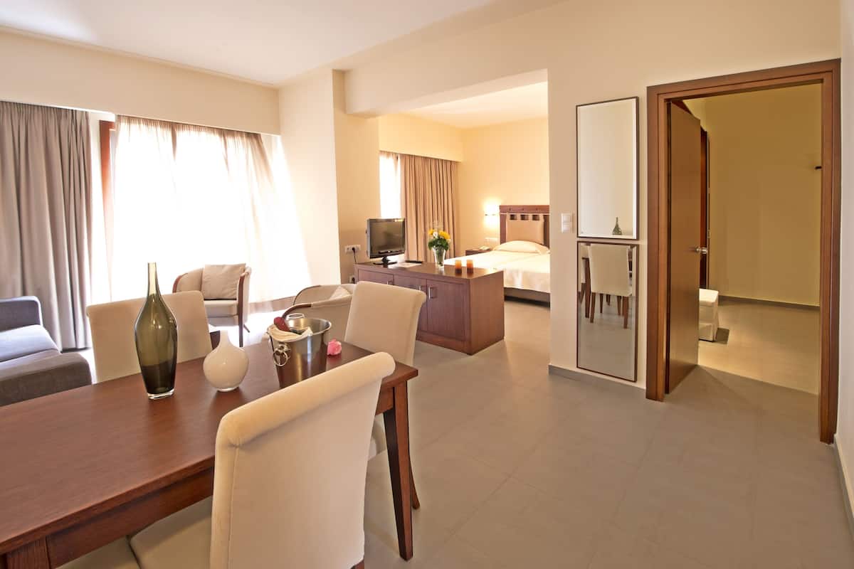 Minibar, système d’insonorisation, fer et planche à repasser