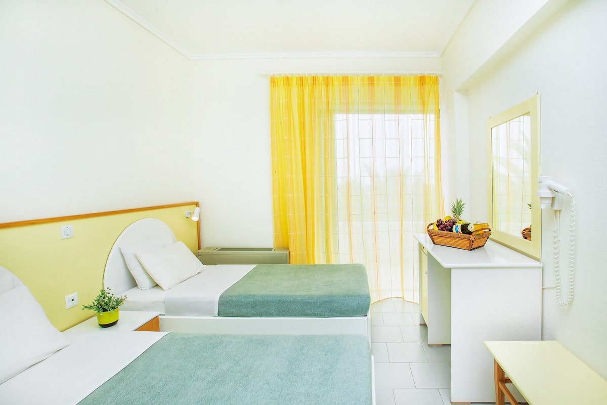 Lit de bébé (gratuit), literie fournie