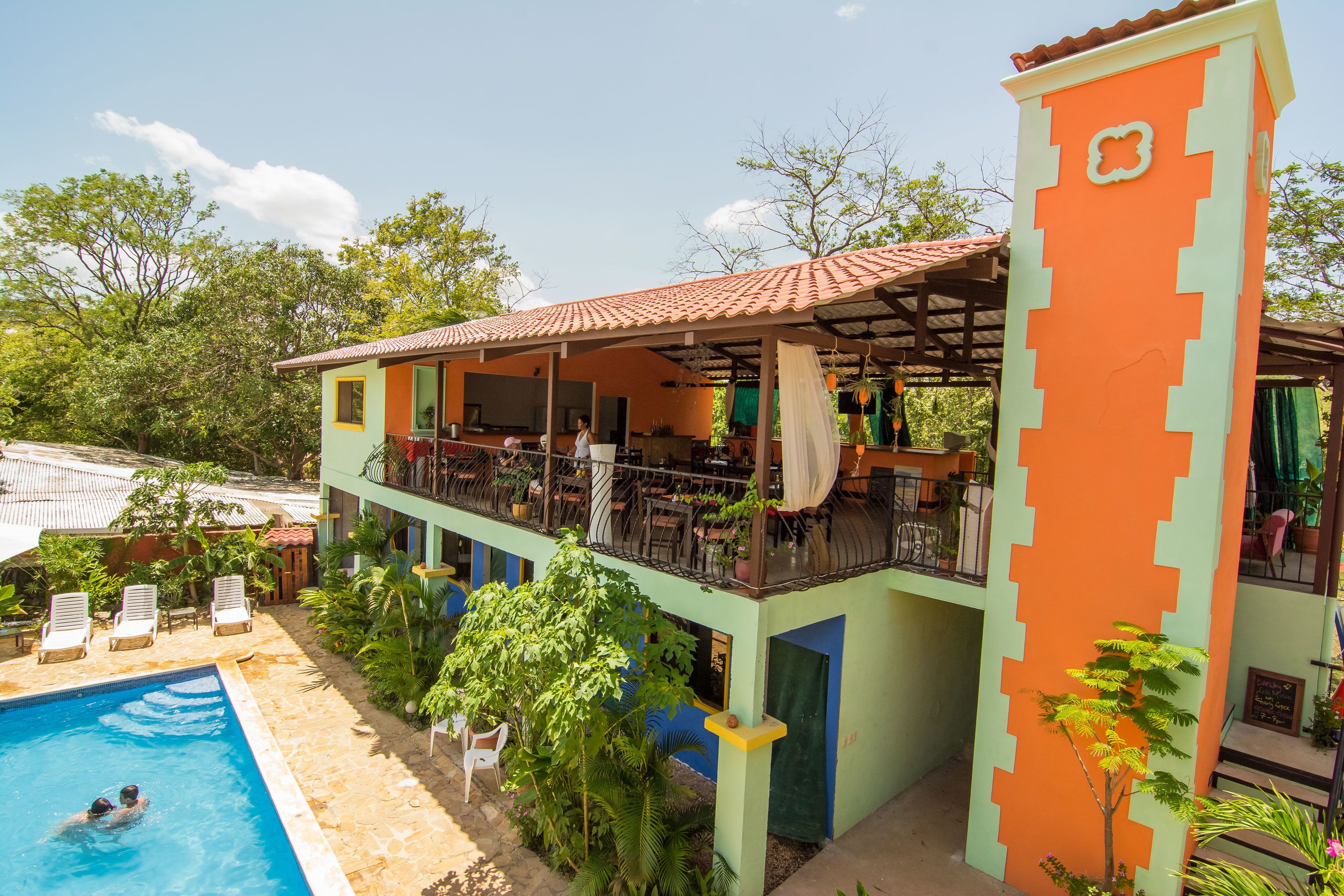Breakfast, lunch, dinner served; seafood, pool views 