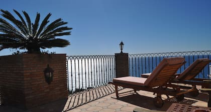 Welcome Inn Nerja