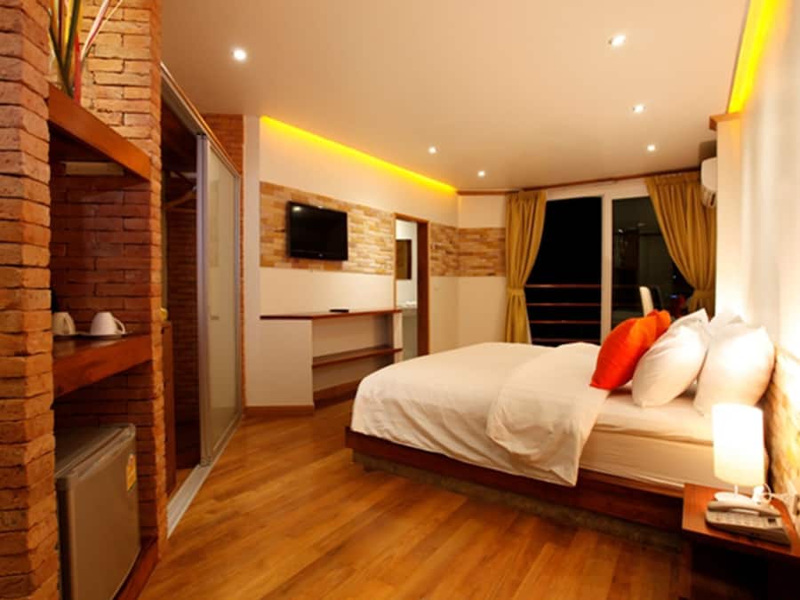 Frigobar, cofres nos quartos, escrivaninha