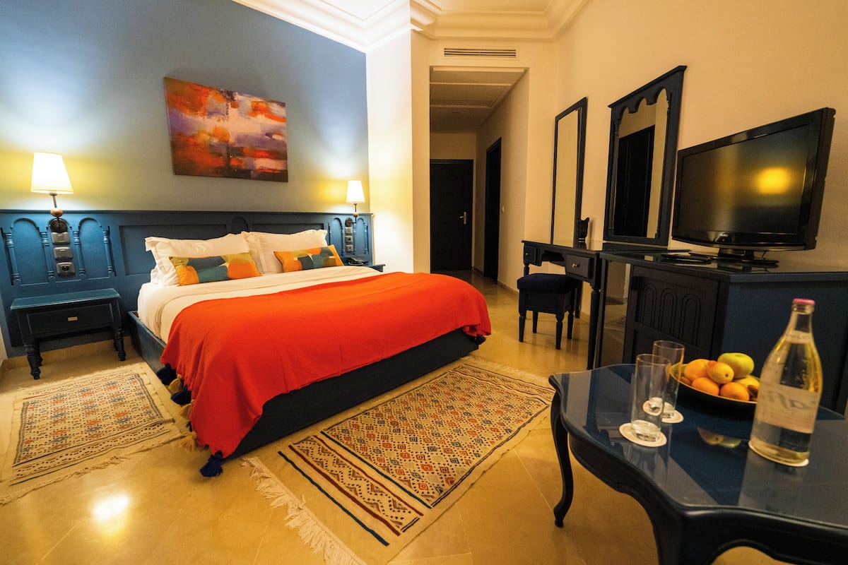 1 makuuhuone, minibaari, tallelokero huoneessa, pimennysverhot