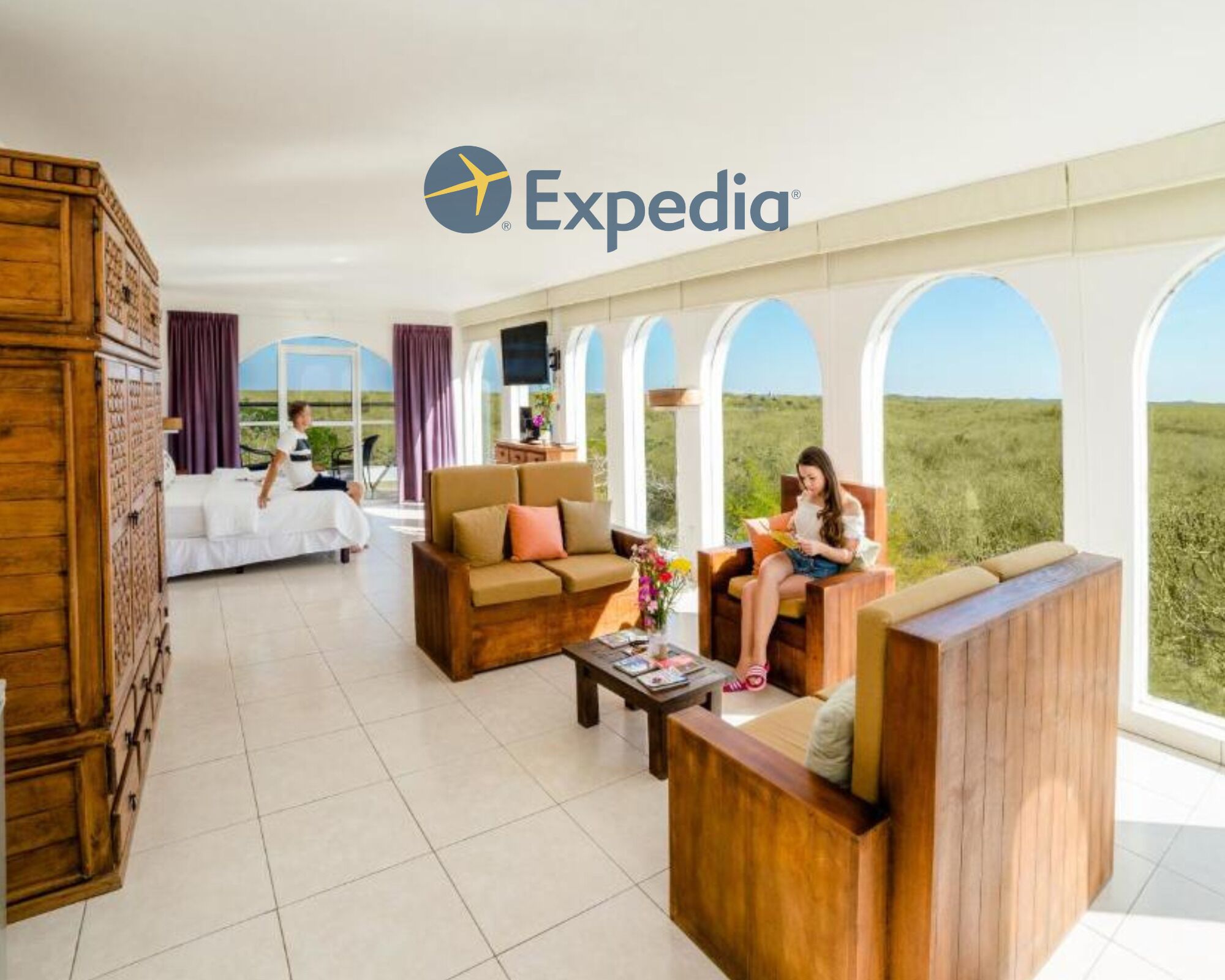 Chambre panoramique, 1 très grand lit, non-fumeur, vue sur la piscine | Coffre-fort pour ordinateur portable, bureau, rideaux d’obscurcissement