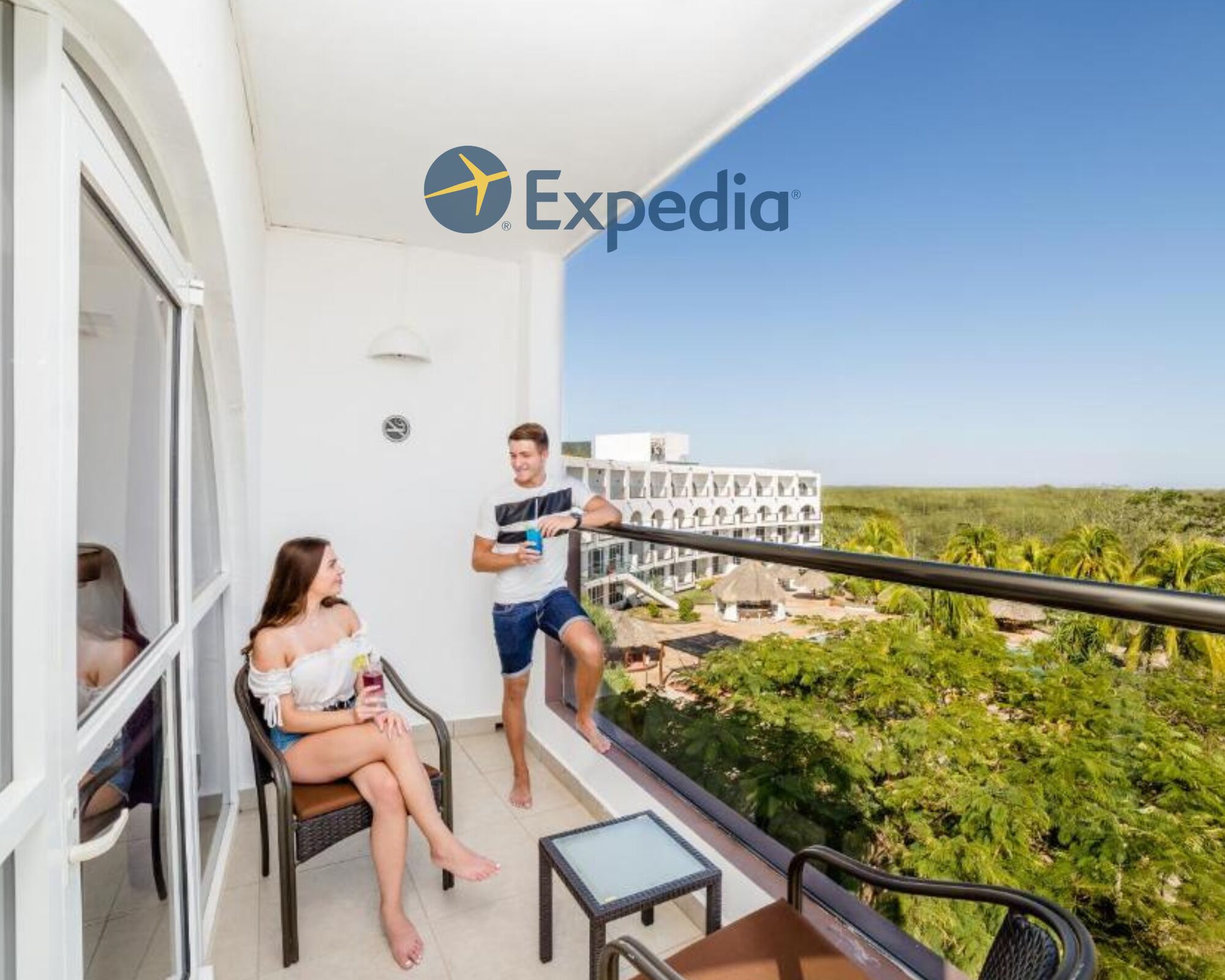 Habitación panorámica, 1 cama King size, para no fumadores, vista a la alberca | Balcón