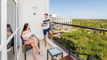 Habitación panorámica, 1 cama de matrimonio grande, no fumadores, vistas a la piscina | Balcón