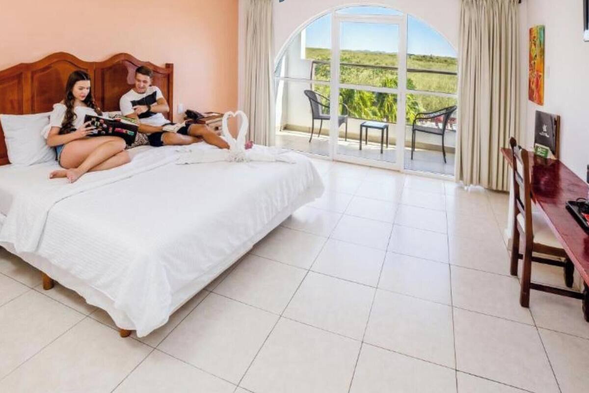Junior Room, 1 King Bed, Non Smoking, Pool View | In-room safe, desk, blackout drapes, iron/ironing board (on request)