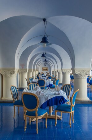 2 restaurants; breakfast, lunch, and dinner served - Regency Hotel and Spa (Monastir)