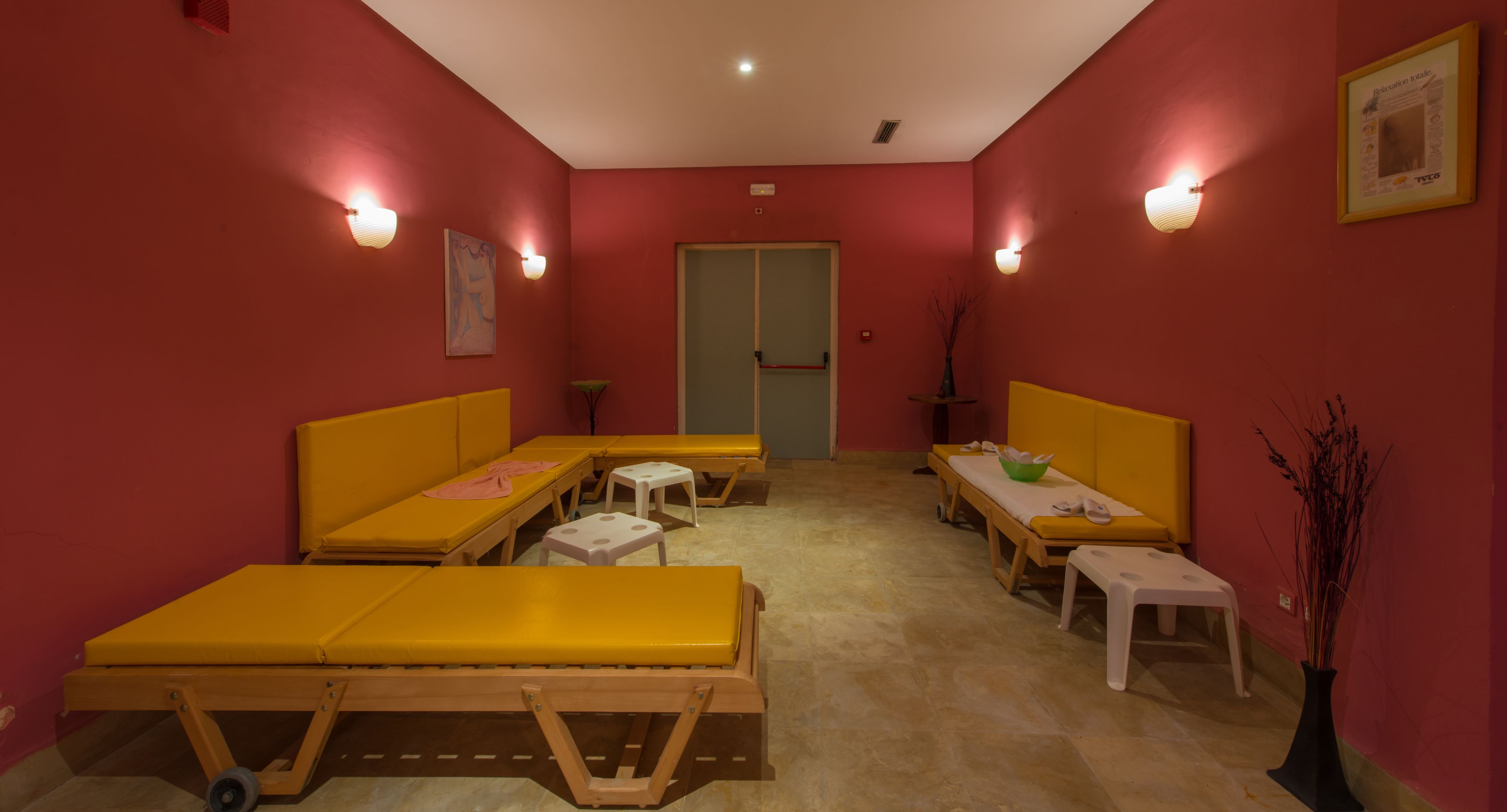 Couples treatment rooms, body treatments, body wraps, body scrubs