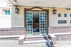 Entrada al alojamiento