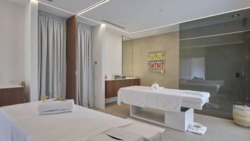 Couples treatment rooms, sauna, hot tub, steam room, body treatments