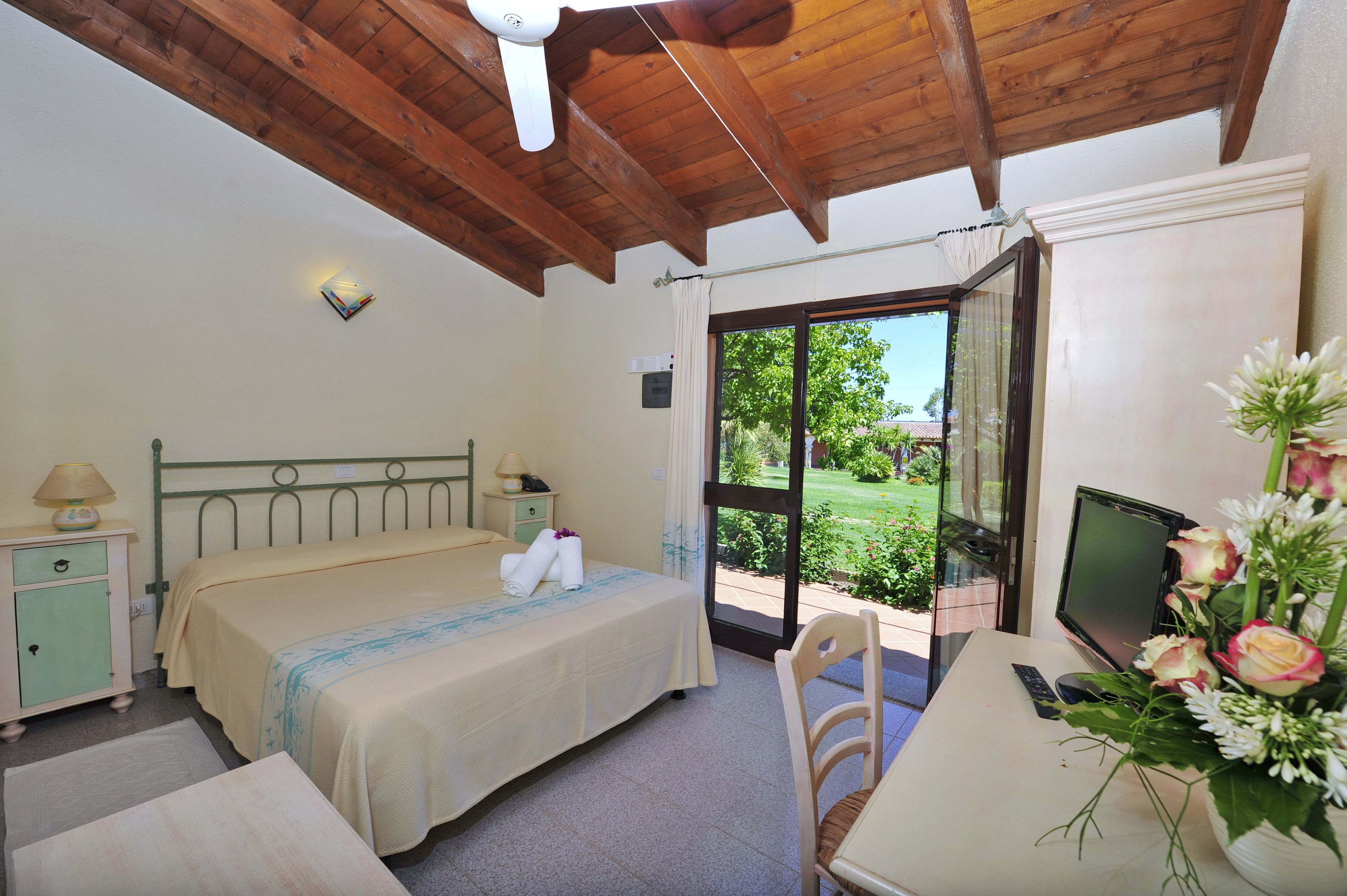 1 bedroom, in-room safe, desk, blackout curtains