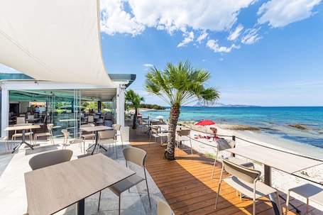 Lunch, dinner served; Mediterranean cuisine, ocean views . Hotel L'Esagono