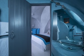 Bathroom - Alta Vista Suites (Santorini)