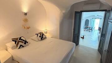 Phòng Suite trăng mật (Love) | Két bảo mật tại phòng, trang bị nội thất với thiết kế riêng biệt