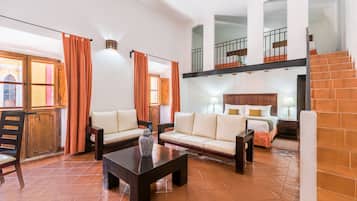 Triple Room | In-room safe, desk, iron/ironing board, free WiFi