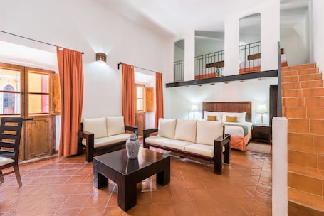 Triple Room | In-room safe, desk, iron/ironing board, free WiFi