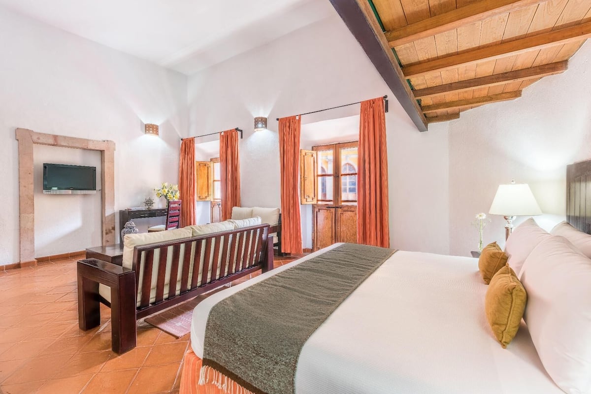 In-room safe, desk, iron/ironing board, free WiFi