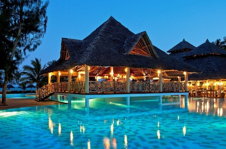Outdoor pool, pool umbrellas, sun loungers
