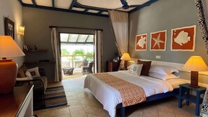 Työpöytä, ilmaiset vauvansängyt, ilmainen Wi-Fi, vuodevaatteet